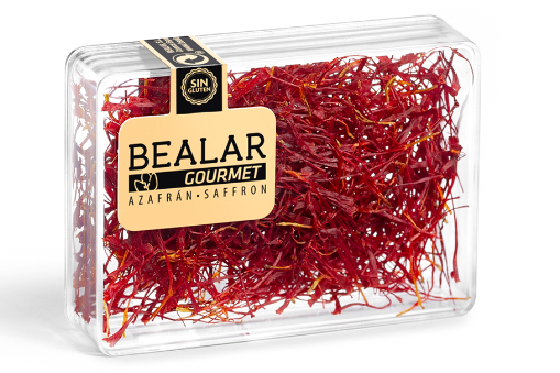 Kesar Pista Kulfi es un popular postre congelado indio hecho con leche cremosa, azafrán y pistachos, que da como resultado un dulce rico y aromático.